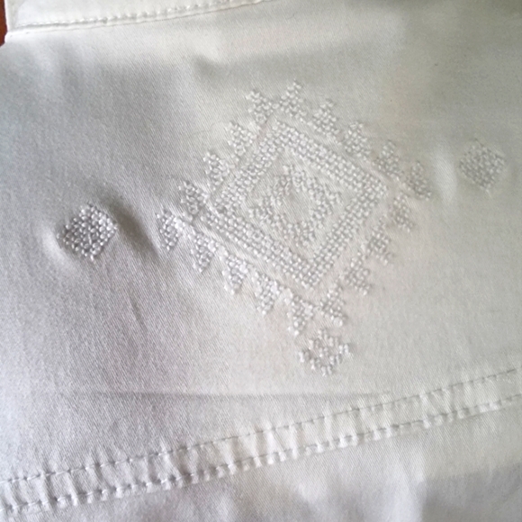 Lois Denim~ White Embroidered Jean Jacket - Picture 5 of 10